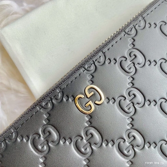 First bag ru LEATHER ZIP AROUND GUCCI WALLET 0726